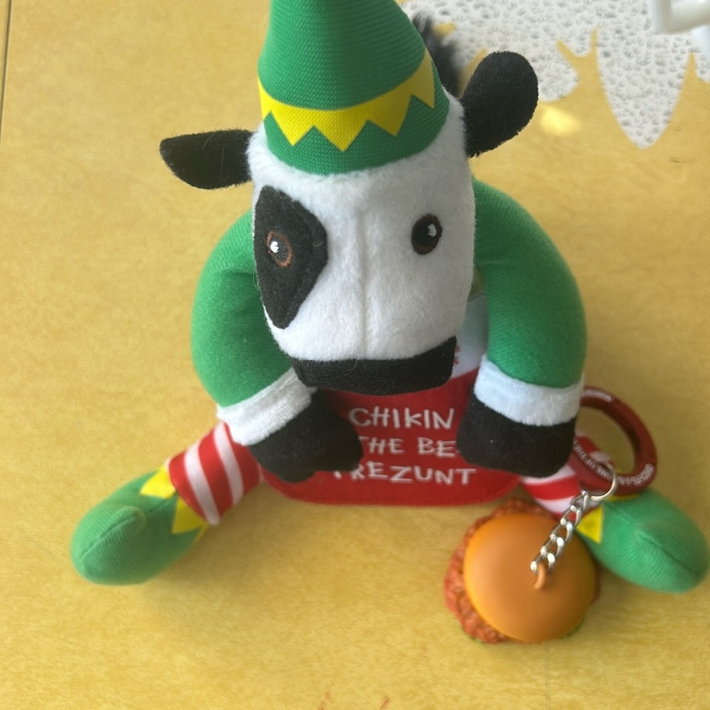 CHICK-FIL-A Keychain Authentic Smoke Free Pet Friendly Sandwich & Elf Cow EUC